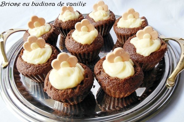 Briose cu budinca de vanilie