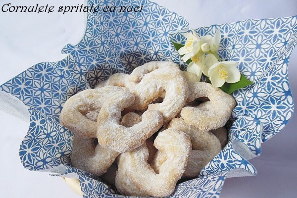 Cornulete spritate cu nuci