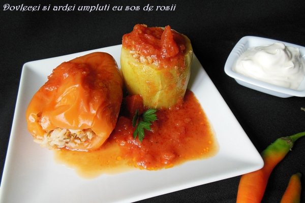 Dovlecei si ardei umpluti cu sos de rosii