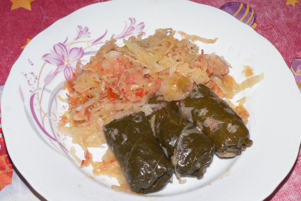 Sarmalute in foi de vita cu varza