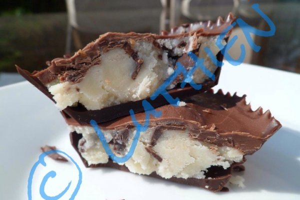 Cupe inghetate de ciocolata, cu umplutura de mascarpone si migdale