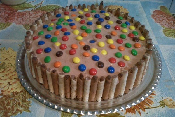 Tort de ciocolata cu M&M - reteta usoara si rapida