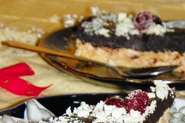 Prajitura cu blat de biscuiti si crema de cacao neagra