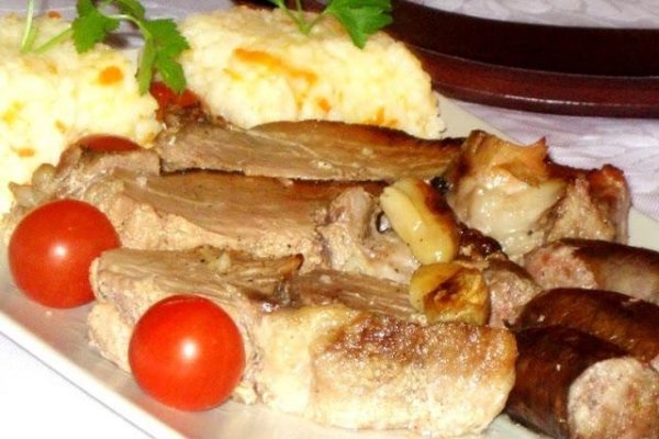 Friptura cu pulpa de porc si carnati