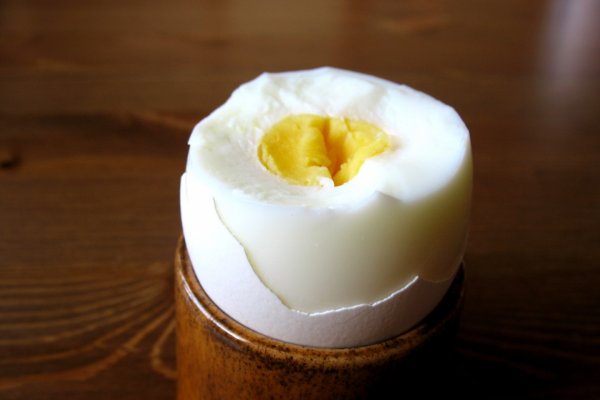 Cea mai usoara modalitate de a curata un ou fiert
