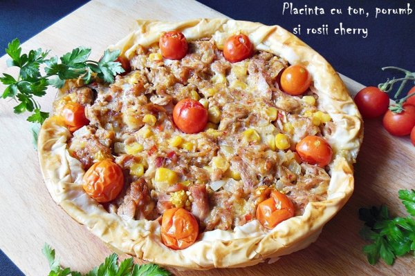 Placinta cu ton, porumb si rosii cherry
