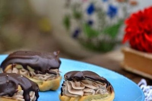 Mini eclere cu crema de ciocolata si cafea