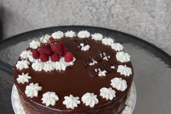 Tort cu zmeura si ciocolata