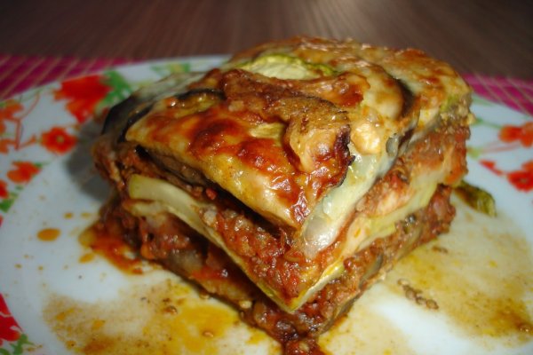 Musaca de carne cu dovlecei si vinete