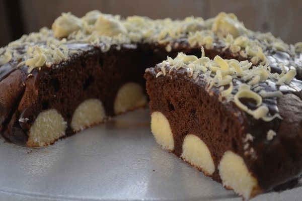 Prajitura cu ciocolata si bilute de cocos