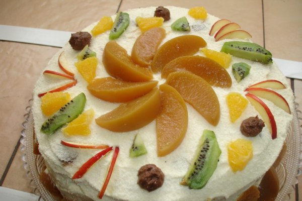 Tort racoritor cu fructe si ciocolata