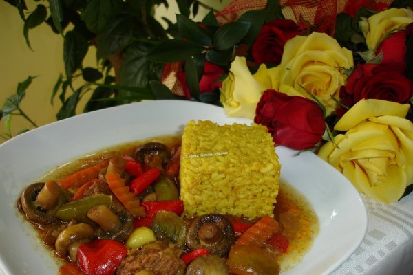 Mancare de vita cu ardei si ciupercute