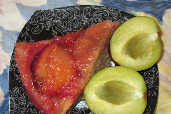 Prajitura rasturnata cu prune