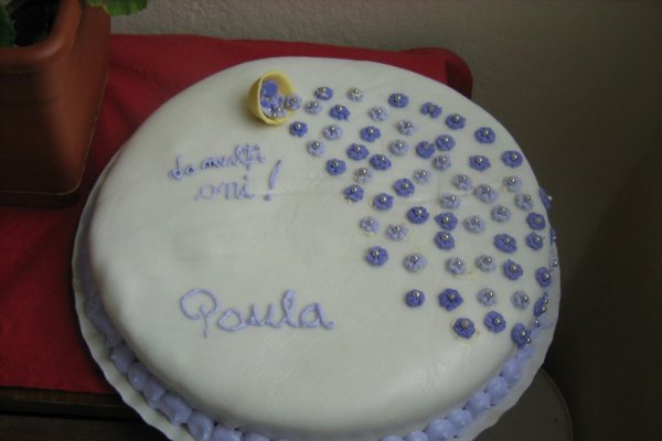 Tort cu ciocolată albă, banane și căpșuni