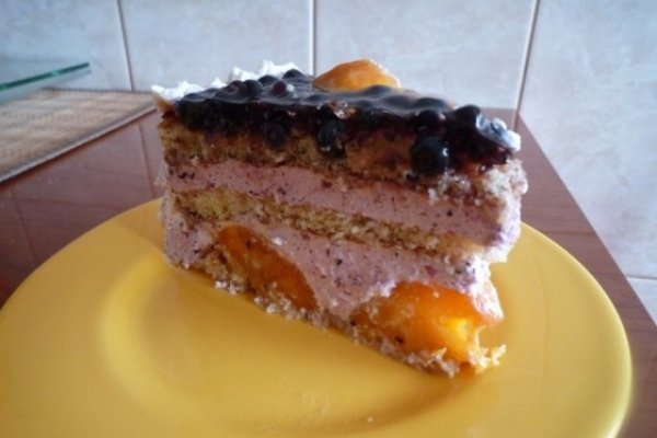 Tort cu piersici si afine