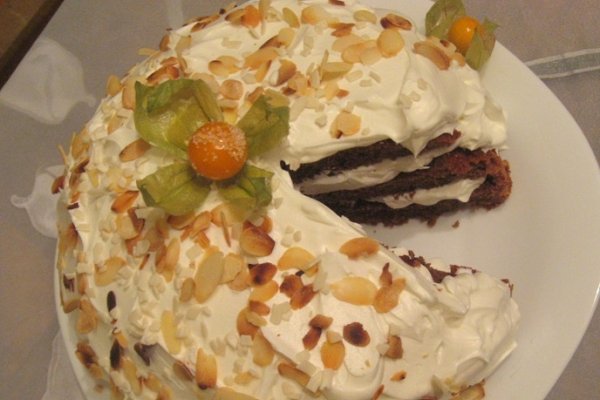 Tort cu vin si crema de ciocolata alba