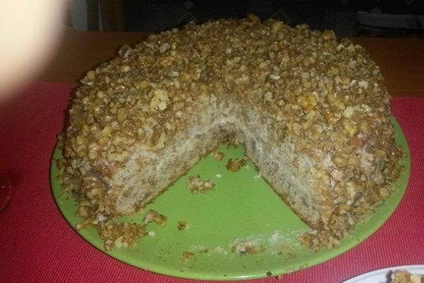 Tort cu nuca caramelizata si sirop de artar