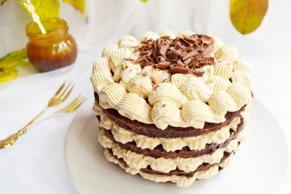 Tort cu caramel sarat si ciocolata