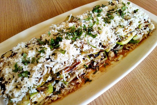 Dovlecei la gratar cu telemea si menta