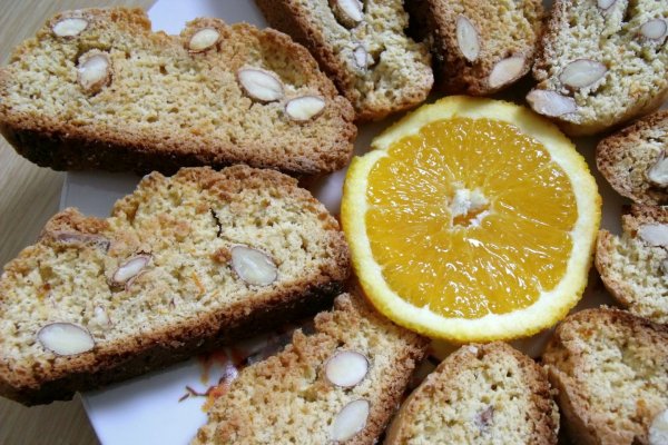 Biscotti cu migdale si portocale