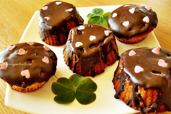 Muffins cu gem de rosii