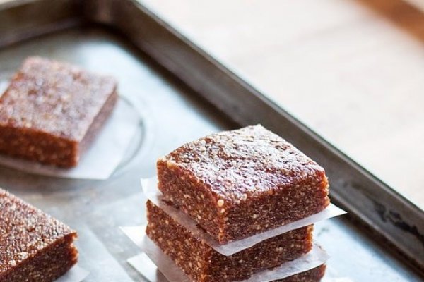 Cum sa faci batoane energizante cu doar trei ingrediente naturale