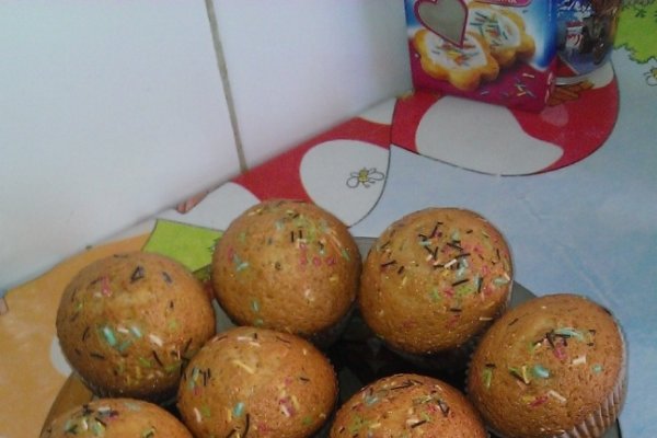 Briose vesele cu bombonici