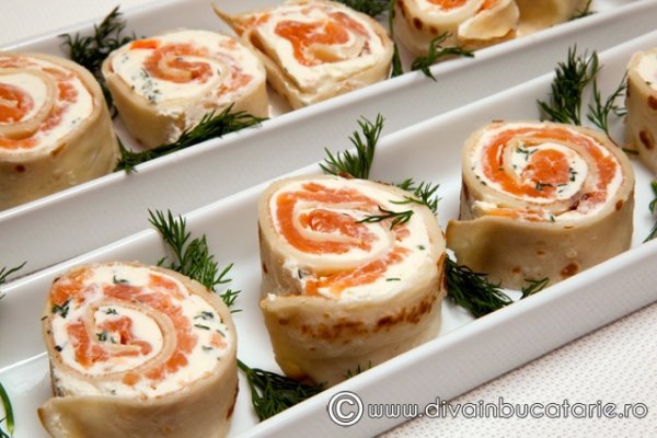 Rulada de clatite cu somon afumat
