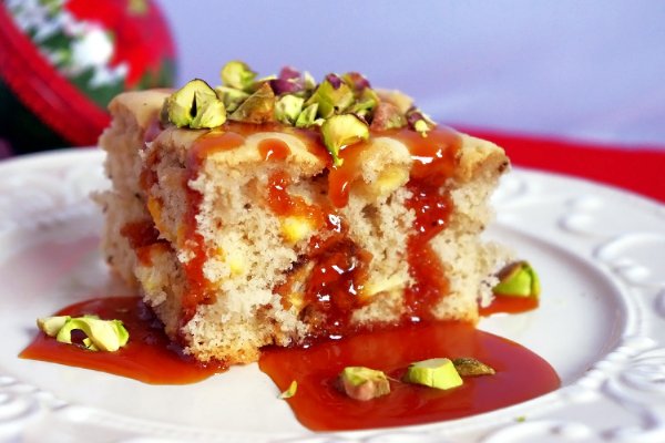 Prajitura cu fructe uscate si sos caramel