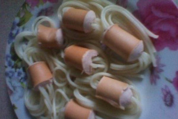 Spaghete cu crenvursti