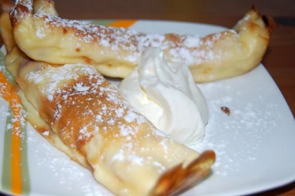 Clatite cu branza de vaci si stafide