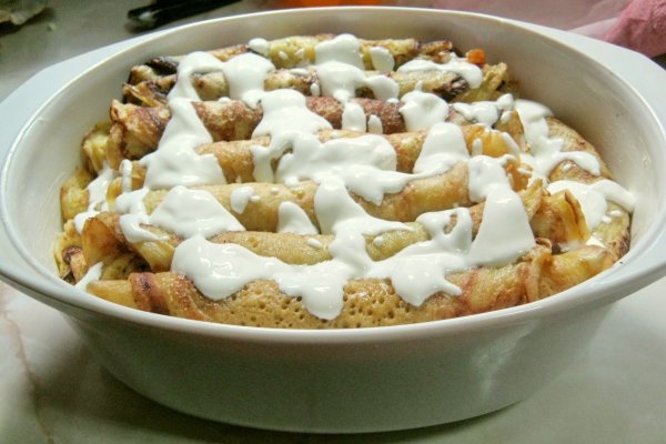 Clatite umplute cu branza si smantana la cuptor