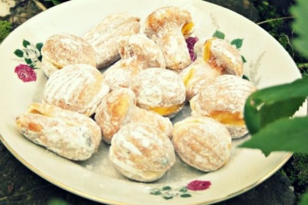 Nuci cu crema de vanilie