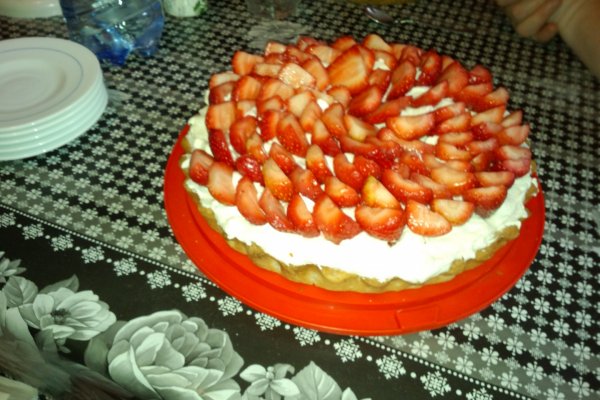 Tarta cu crema si capsune