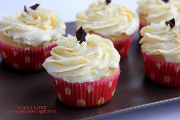 Briose cu portocala si nuca de cocos