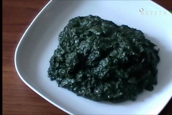 Mancare de urzici cu usturoi