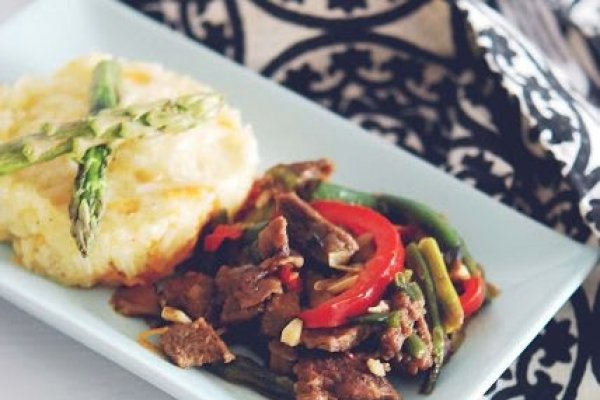 Vita cu sparanghel, ardei si orez - stil chinezesc