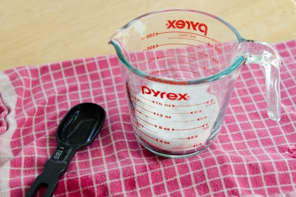 Cum sa iti cureti cuptorul fara sa folosesti detergenti