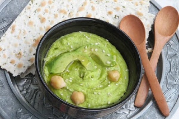Hummus cu avocado