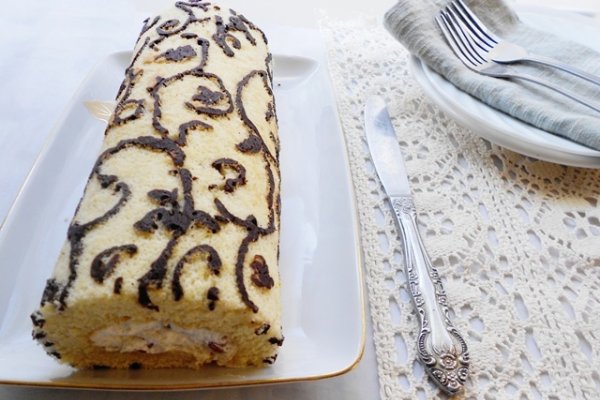 Rulada cu mascarpone, rodie si goji