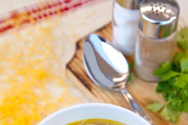 Supa de pui cu fidea scurta