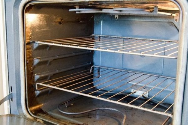 Cel mai bun truc pentru a curata rapid grilajele cuptorului