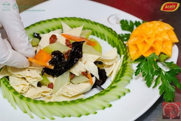 Salata cu tofu si frunze de telina