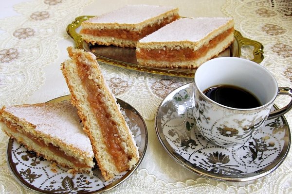 Placinta cu mere si dulceata de gutui