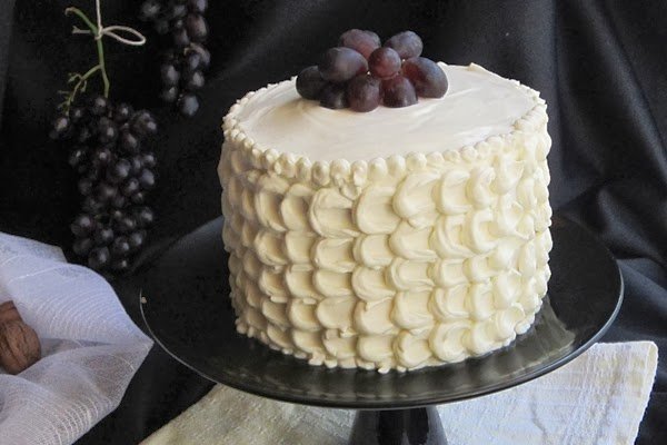 Tort cu struguri, nuci si crema de branza