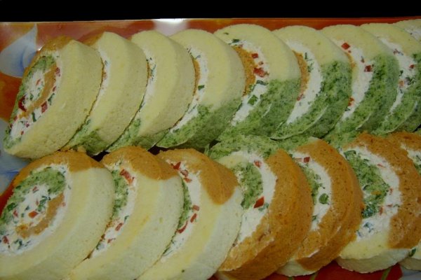 Rulada tricolora cu crema de branza