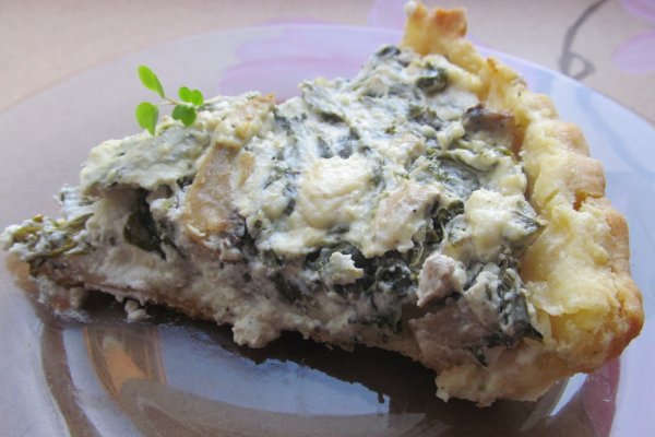 Tartă cu spanac, ciuperci și branzeturi