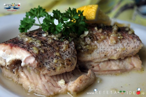 Stiuca in sos de vin si lamaie la cuptor