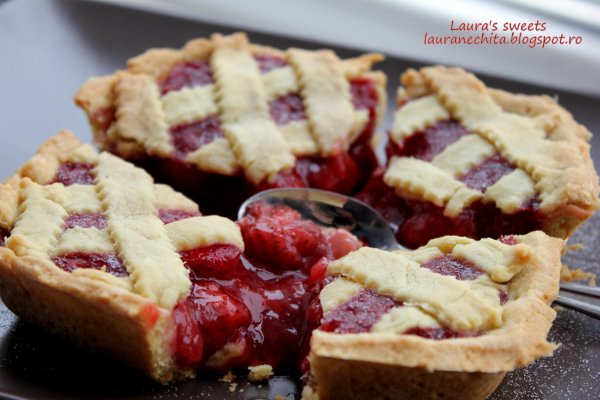 Tarta frageda cu capsuni