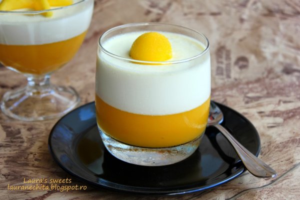 Panna cotta cu jeleu de mango si portocala